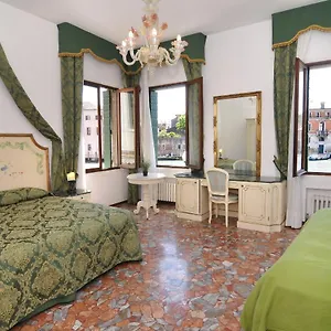Smeraldo Grand Canal 1566c Venise
